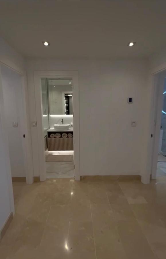 Apartamento El Oasis De With Sea View Marbella